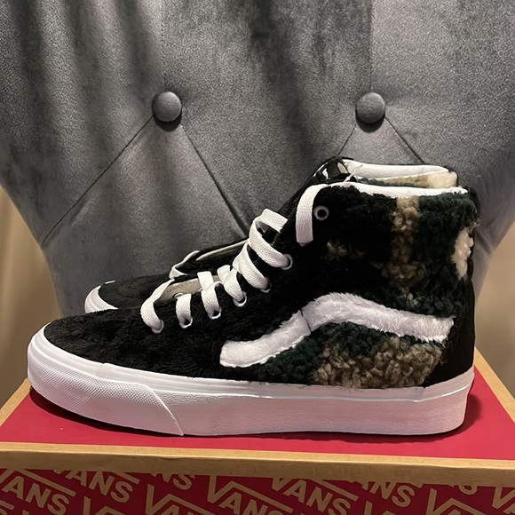 New Vans Sk8-Hi Sherpa Camo/Black size W8.5 M7.0 - Picture 1 of 9
